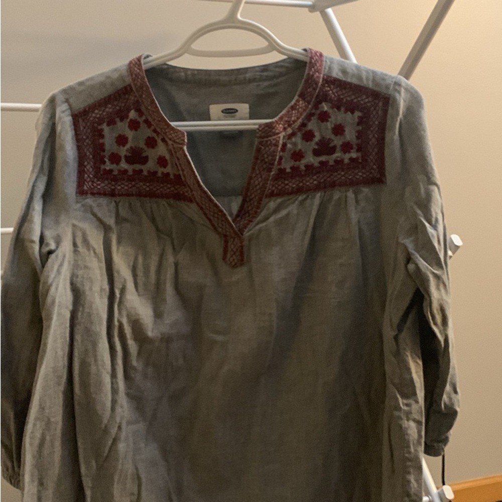 Old Navy Gray Top with Red Accents